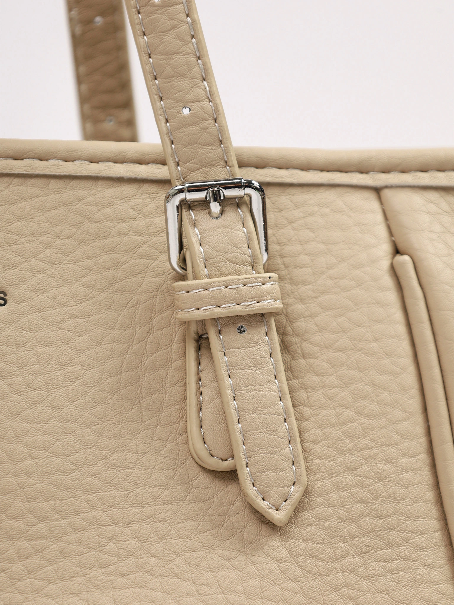 Сумка-тоут  с регулируемыми ручками и тиснением в ассортименте